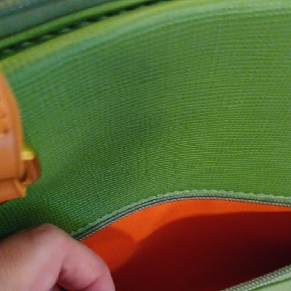 Adrienne Vittadini Green and Tan Tote Bag - Picture 10 of 14